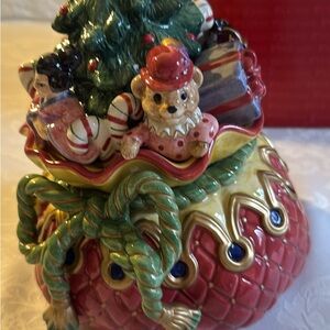 Fitz & Floyd Festive Holiday Ceramic cookie jar with Bear and Gifts.